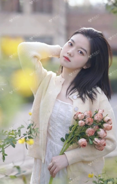 何小姐