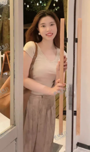 吕女士