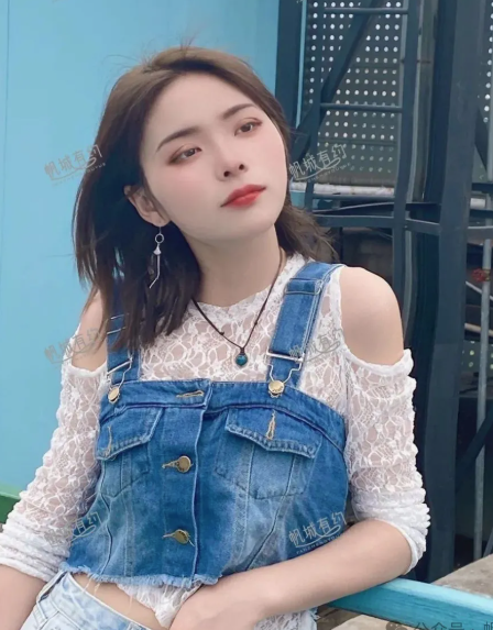 周女士