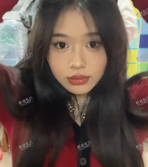 何女士