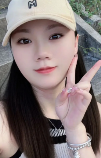 黄女士