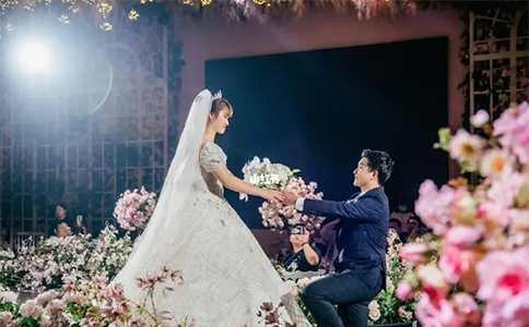 警惕虚拟面纱下的陷阱：网恋背后的重重风险​